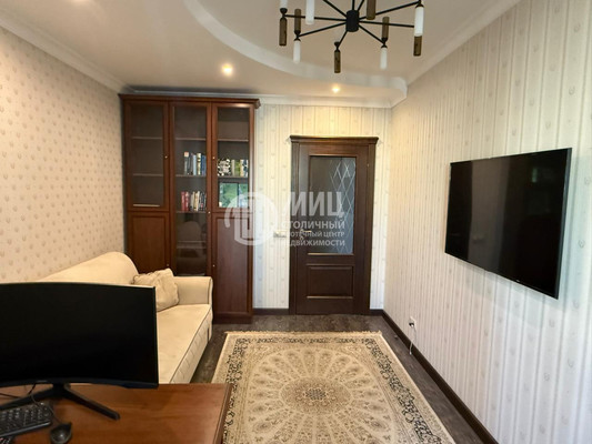 Продам трехкомнатную (3-комн.) квартиру, Ильинский б-р, 7, Красногорск г