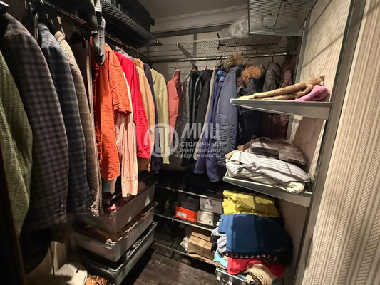 Продам трехкомнатную (3-комн.) квартиру, Ильинский б-р, 7, Красногорск г