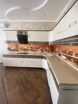 Продам трехкомнатную (3-комн.) квартиру, Невская (Центральный р-н) ул, 18, Сочи г