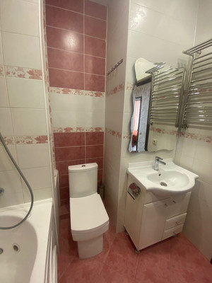 Продам трехкомнатную (3-комн.) квартиру, Невская (Центральный р-н) ул, 18, Сочи г