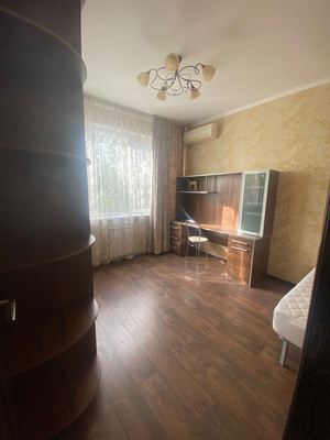 Продам трехкомнатную (3-комн.) квартиру, Невская (Центральный р-н) ул, 18, Сочи г