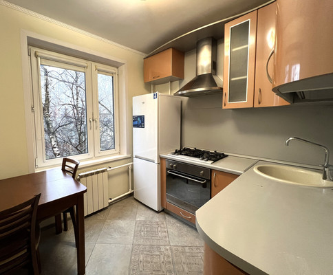 Продам трехкомнатную (3-комн.) квартиру, Косинская ул, 24к2, Москва г