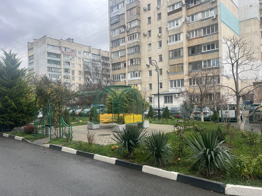 Продам двухкомнатную (2-комн.) квартиру, 1 Конной Армии ул, 21в, Симферополь г