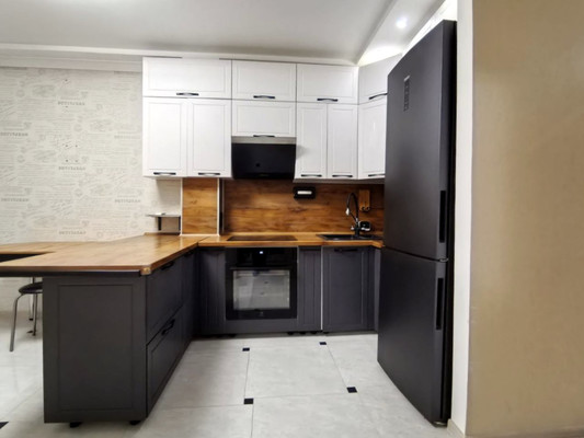 Продам трехкомнатную (3-комн.) квартиру, Ленина ул, 185ка, Анапа г