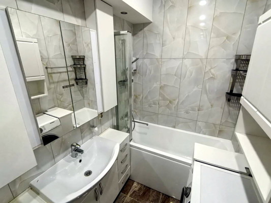 Продам трехкомнатную (3-комн.) квартиру, Ленина ул, 185ка, Анапа г