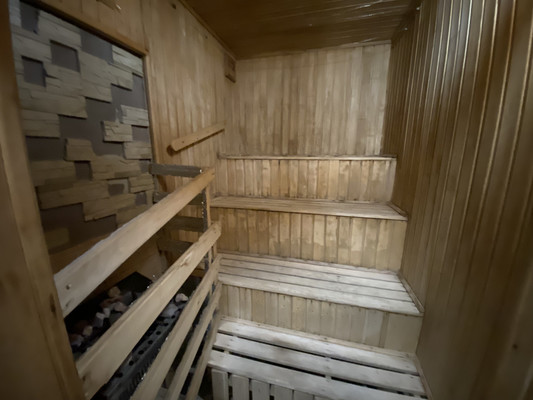 Продам коммерческое помещение 586 м2, Лесная ул, 2, Нижневартовск г