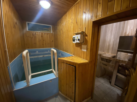 Продам коммерческое помещение 586 м2, Лесная ул, 2, Нижневартовск г