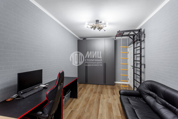 Продам трехкомнатную (3-комн.) квартиру, Варшавское ш, 143к2, Москва г