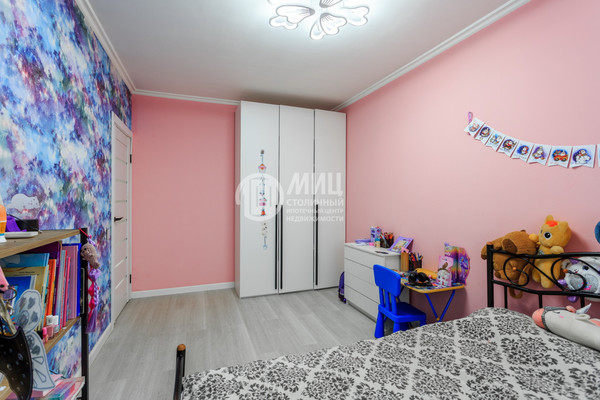 Продам трехкомнатную (3-комн.) квартиру, Варшавское ш, 143к2, Москва г