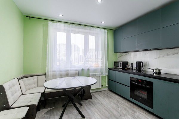 Продам трехкомнатную (3-комн.) квартиру, Варшавское ш, 143к2, Москва г