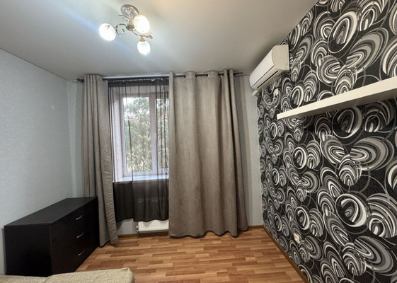 Продам однокомнатную (1-комн.) квартиру, им. генерала Петрова И.Т. ул, 27, Краснодар г