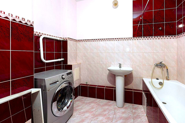 Продам двухкомнатную (2-комн.) квартиру, Батальная ул, 96, Калининград г