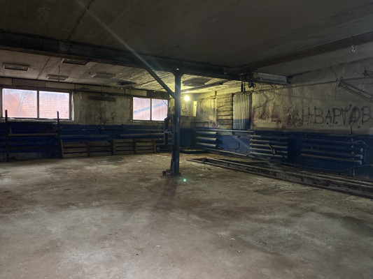 Продам склад 165 м2, Лесников пер, 2, Нижневартовск г