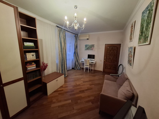 Продам многокомнатную квартиру, Ленинский пр-кт, 44, Москва г