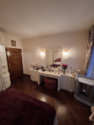 Продам многокомнатную квартиру, Ленинский пр-кт, 44, Москва г