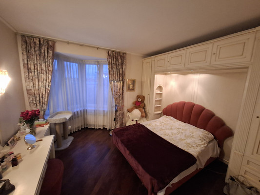 Продам многокомнатную квартиру, Ленинский пр-кт, 44, Москва г