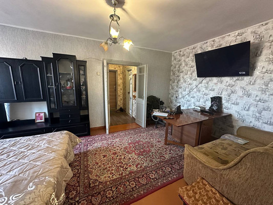 Продам двухкомнатную (2-комн.) квартиру, Первомайская ул, 10, Саки г