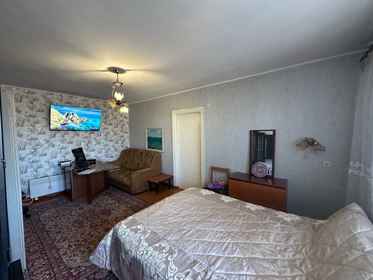 Продам двухкомнатную (2-комн.) квартиру, Первомайская ул, 10, Саки г