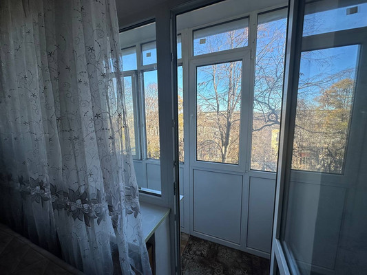 Продам двухкомнатную (2-комн.) квартиру, Первомайская ул, 10, Саки г