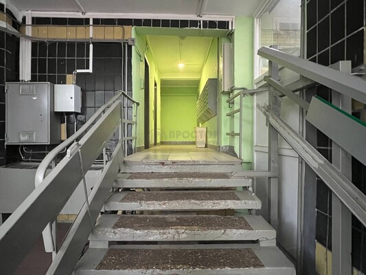 Продам трехкомнатную (3-комн.) квартиру, Донецкая ул, 18к1, Москва г