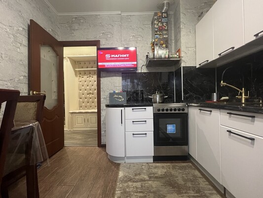 Продам трехкомнатную (3-комн.) квартиру, Донецкая ул, 18к1, Москва г