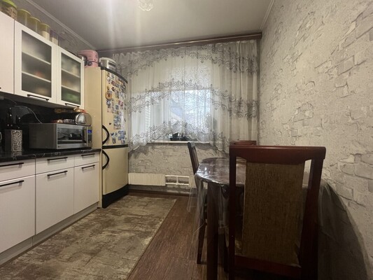 Продам трехкомнатную (3-комн.) квартиру, Донецкая ул, 18к1, Москва г