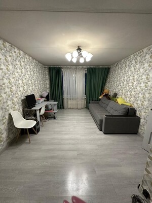 Продам однокомнатную (1-комн.) квартиру, Кленовый б-р, 23к2, Москва г