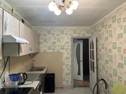 Продам однокомнатную (1-комн.) квартиру, Кленовый б-р, 23к2, Москва г