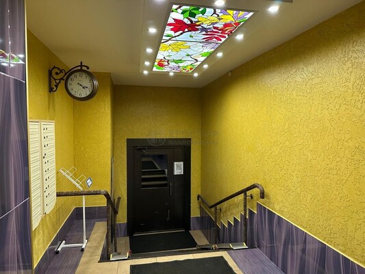 Продам однокомнатную (1-комн.) квартиру, Кленовый б-р, 23к2, Москва г