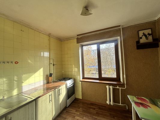 Продам однокомнатную (1-комн.) квартиру, 60 лет Октября ул, 17/65, Симферополь г