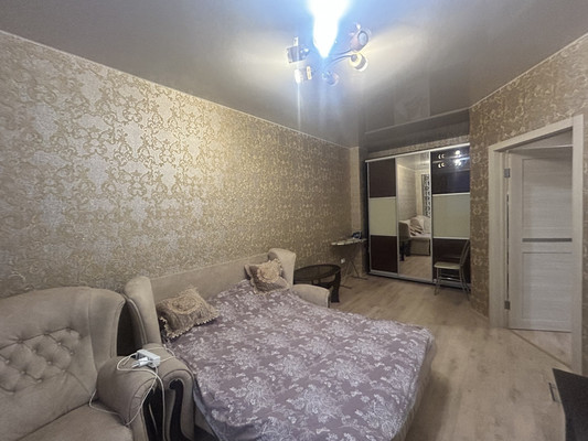 Продам однокомнатную (1-комн.) квартиру, Железнодорожная ул, 1г, Симферополь г