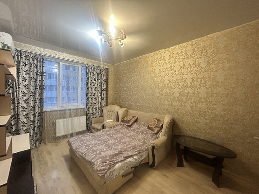 Продам однокомнатную (1-комн.) квартиру, Железнодорожная ул, 1г, Симферополь г