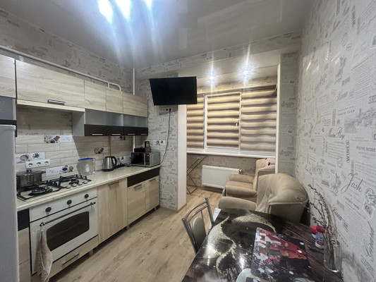 Продам однокомнатную (1-комн.) квартиру, Железнодорожная ул, 1г, Симферополь г