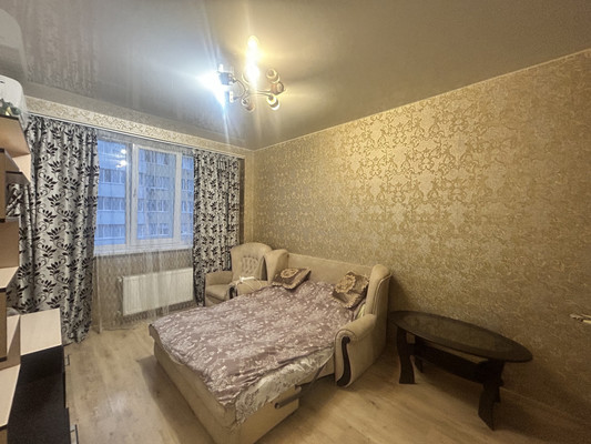 Продам однокомнатную (1-комн.) квартиру, Железнодорожная ул, 1г, Симферополь г