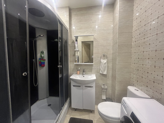 Продам однокомнатную (1-комн.) квартиру, Железнодорожная ул, 1г, Симферополь г