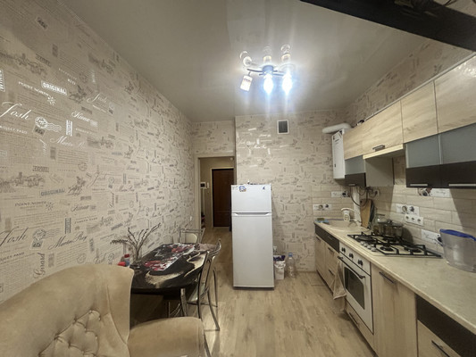 Продам однокомнатную (1-комн.) квартиру, Железнодорожная ул, 1г, Симферополь г