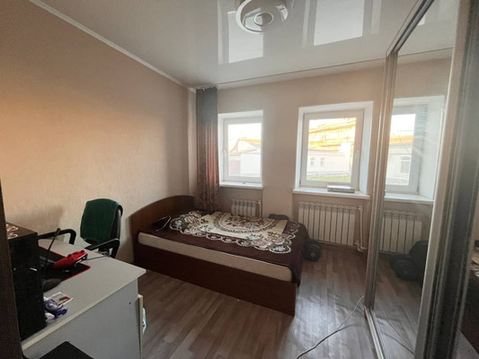 Продам трехкомнатную (3-комн.) квартиру, Ким ул, 9, Симферополь г