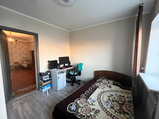 Продам трехкомнатную (3-комн.) квартиру, Ким ул, 9, Симферополь г