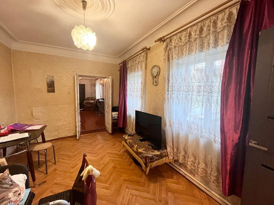 Продам трехкомнатную (3-комн.) квартиру, Ким ул, 9, Симферополь г