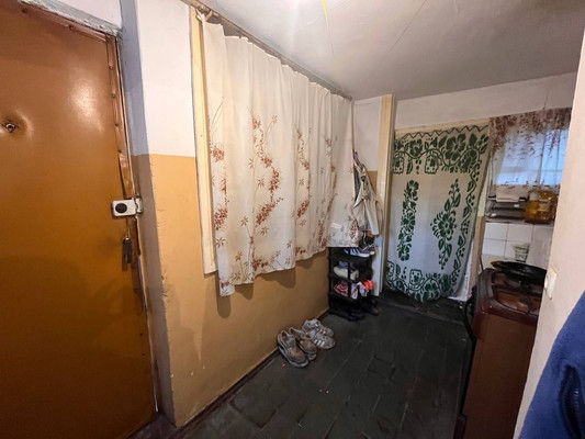 Продам трехкомнатную (3-комн.) квартиру, Ким ул, 9, Симферополь г