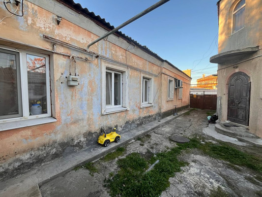 Продам трехкомнатную (3-комн.) квартиру, Ким ул, 9, Симферополь г