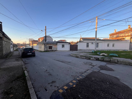 Продам трехкомнатную (3-комн.) квартиру, Ким ул, 9, Симферополь г