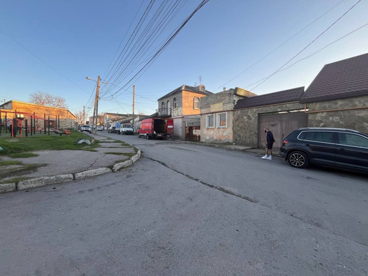 Продам трехкомнатную (3-комн.) квартиру, Ким ул, 9, Симферополь г