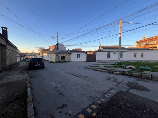 Продам трехкомнатную (3-комн.) квартиру, Ким ул, 9, Симферополь г