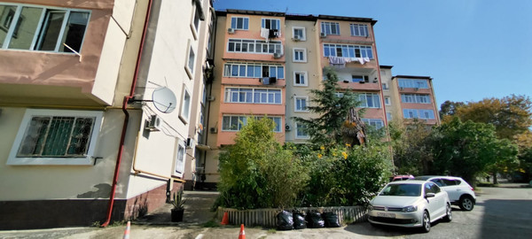 Продам двухкомнатную (2-комн.) квартиру, Дивноморская (Хостинский р-н) ул, 12, Сочи г