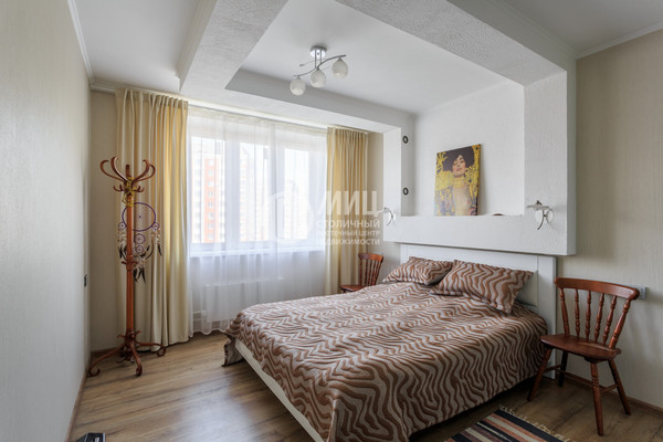 Продам трехкомнатную (3-комн.) квартиру, Крымская ул, 25, Боброво рп