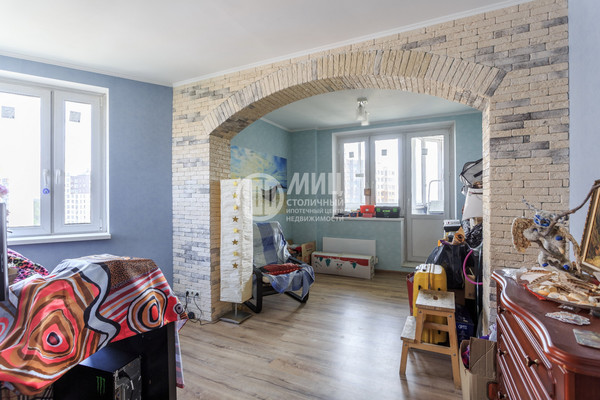 Продам трехкомнатную (3-комн.) квартиру, Крымская ул, 25, Боброво рп