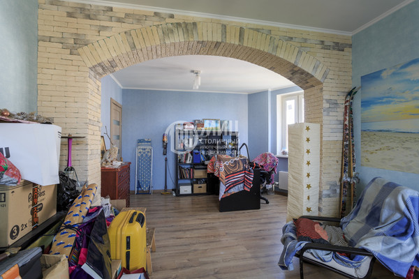 Продам трехкомнатную (3-комн.) квартиру, Крымская ул, 25, Боброво рп