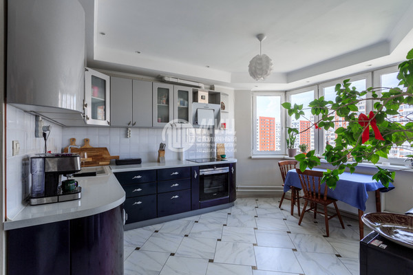 Продам трехкомнатную (3-комн.) квартиру, Крымская ул, 25, Боброво рп