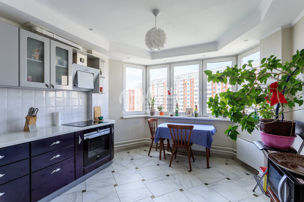 Продам трехкомнатную (3-комн.) квартиру, Крымская ул, 25, Боброво рп